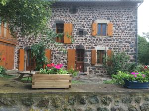 Hebergement Ferme renovee Puy en Velay : photos des chambres