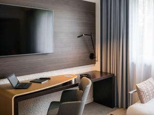 Hotel Novotel Saclay : Chambre Confort avec Lit Double et Canapé-Lit Simple