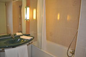 Hotel ibis Belfort Danjoutin : Chambre Standard avec 1 Lit Double et 1 Lit Simple