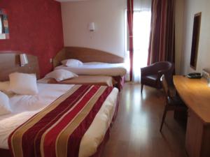 Hotel Kyriad Nimes Ouest : Chambre Quadruple
