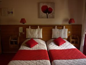 Hotel Logis La Charpenterie : Chambre Lits Jumeaux Standard - Vue sur Montagne