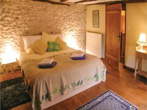 Hebergement Two-Bedroom Holiday Home in Auriac-du-Perigord : photos des chambres
