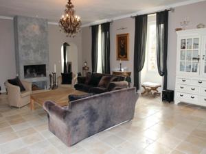 Hebergement Holiday Home Pont Saint Esprit with Fireplace 03 : photos des chambres