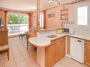 Appartement Apartment - Two-Bedroom Holiday Home in Codognan : photos des chambres
