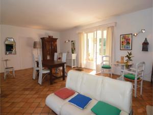 Hebergement Three-Bedroom Holiday Home in Collias : photos des chambres