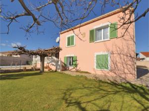 Hebergement Four-Bedroom Holiday Home in Uchaud : photos des chambres