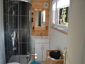 Hebergement One-Bedroom Holiday Home in Arques : photos des chambres
