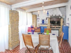 Hebergement Two-Bedroom Holiday Home in Lancon de Provence : photos des chambres