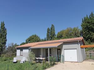Hebergement Holiday home Charols 75 with Outdoor Swimmingpool : Maison de Vacances de 3 Chambres 