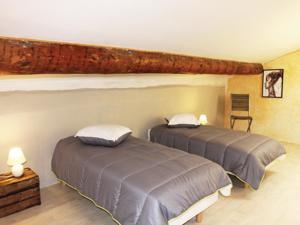 Hebergement Holiday Home Montjoux with Fireplace I : photos des chambres
