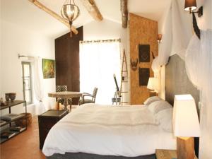 Hebergement One-Bedroom Holiday Home in La Batie Rolland : photos des chambres