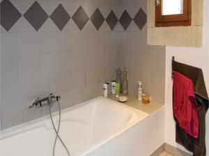 Hebergement Three-Bedroom Holiday Home in La Roche St Secret : photos des chambres