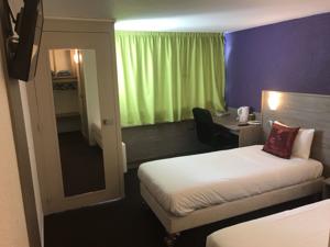Hotel Kyriad Cambrai : photos des chambres