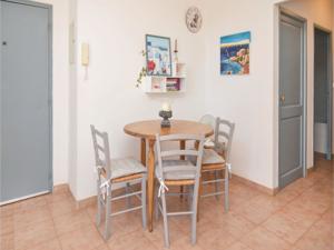 Appartement One-Bedroom Apartment in Uzes : photos des chambres
