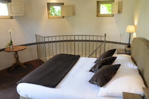 Hotel Chateau de Candie : Suite Lit King-Size - Vue sur Piscine