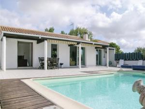Hebergement Three-Bedroom Holiday Home in L'Aiguillon sur Mer : photos des chambres
