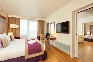 Hotel Crowne Plaza - Paris - Charles de Gaulle : Suite 2 Chambres avec 3 Lits - Non-Fumeurs
