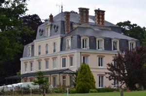 Chambres d'hotes/B&B Chateau Des Arches : Chambre Lits Jumeaux - Vue sur Jardin