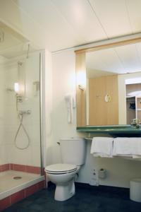 Hotel ibis Annemasse : Chambre Standard avec 1 Lit Double et 1 Lit Simple