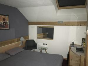Best Hotel Annecy : Chambre Double Économique avec Fenêtre de Toit
