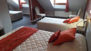 Hotel Logis Le Bourguignon : Chambre Quadruple