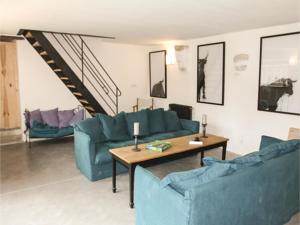 Hebergement Five-Bedroom Holiday Home in La Roche St Secret : photos des chambres