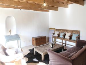 Hebergement Five-Bedroom Holiday Home in La Roche St Secret : photos des chambres