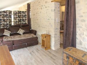 Hebergement Four-Bedroom Holiday Home in Charols : photos des chambres