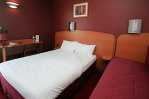 Comfort Hotel CDG Goussainville : Chambre Triple
