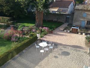 Chambres d'hotes/B&B Chateau de Prety : Chambre Familiale - Vue sur Jardin