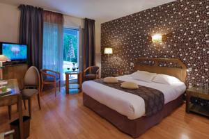 Hotel Logis Burnel Et La Cle Des Champs : Chambre Double 