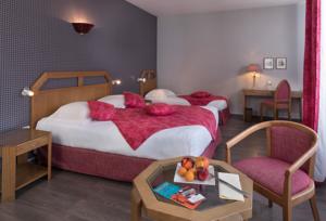 Hotel Logis Burnel Et La Cle Des Champs : photos des chambres