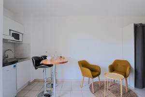 Appartement Studio terrasse-CHU/Facs : photos des chambres