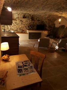 Hebergement La Voute: gite insolite et atypique dans le sud Aveyron : photos des chambres