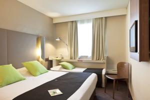 Hotel Campanile Roissy - Saint Witz : Chambre Double Nouvelle Génération + 1 Lit Simple - Enfant de Moins de 10 Ans