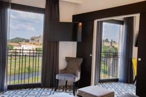 Hotel DoubleTree by Hilton Carcassonne : Suite 1 Chambre Lit King-Size avec Balcon - Vue