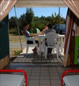 Hebergement Camping Le Lac des Varennes : photos des chambres