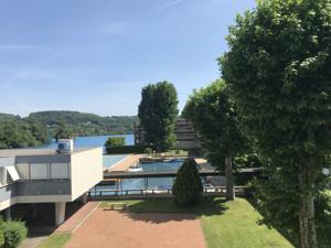 Appartement vue panoramique balcon et piscine : photos des chambres