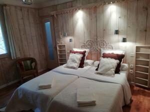 Hotel La Mirabelle-casteil : photos des chambres