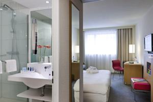 Hotel Novotel Poissy Orgeval : Chambre Exécutive avec Lit Queen-Size et Canapé