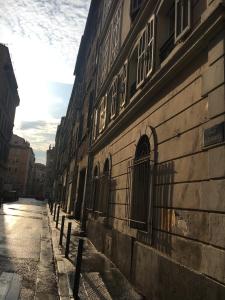 Appartement Studio - Terrasse entre Gare et Vieux-Port : photos des chambres