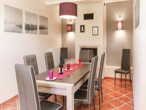 Hebergement Holiday Home Montelimar Nord with Fireplace XII : photos des chambres
