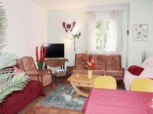Appartement Two-Bedroom Apartment in La Begude de Mazenc : photos des chambres