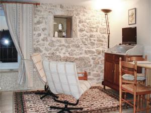 Hebergement 0-Bedroom Holiday Home in Grignan : photos des chambres