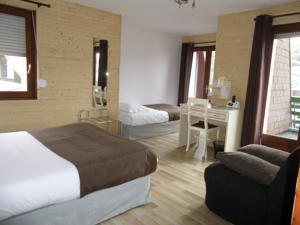 Hotel De La Route Verte : photos des chambres