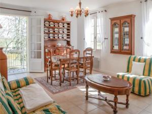 Hebergement Two-Bedroom Holiday Home in Eymet : photos des chambres
