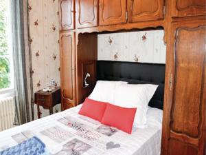 Hebergement Three-Bedroom Holiday Home in Bassillac : photos des chambres