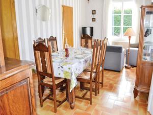 Hebergement Three-Bedroom Holiday Home in Bassillac : photos des chambres