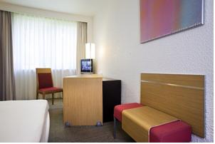 Hotel Novotel Geneve Aeroport France : Chambre Supérieure avec 1 Lit Queen-Size (2 Adultes)