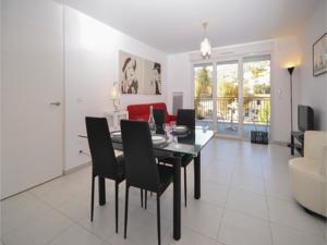 Appartement One-Bedroom Apartment in Aspremont : photos des chambres